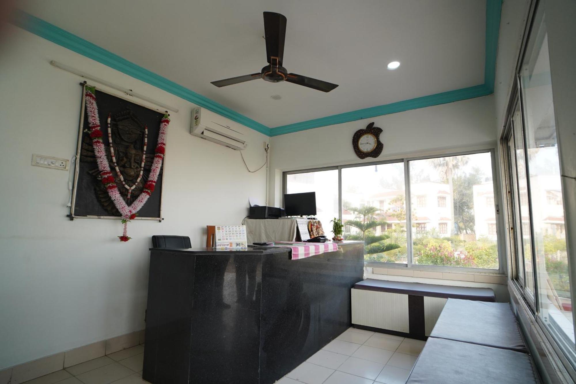 Santiniketan Hotel And Resort !! On Beach Family Resort !! 曼达莫尼 外观 照片