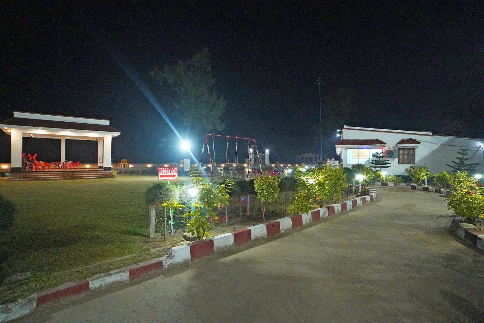 Santiniketan Hotel And Resort !! On Beach Family Resort !! 曼达莫尼 外观 照片