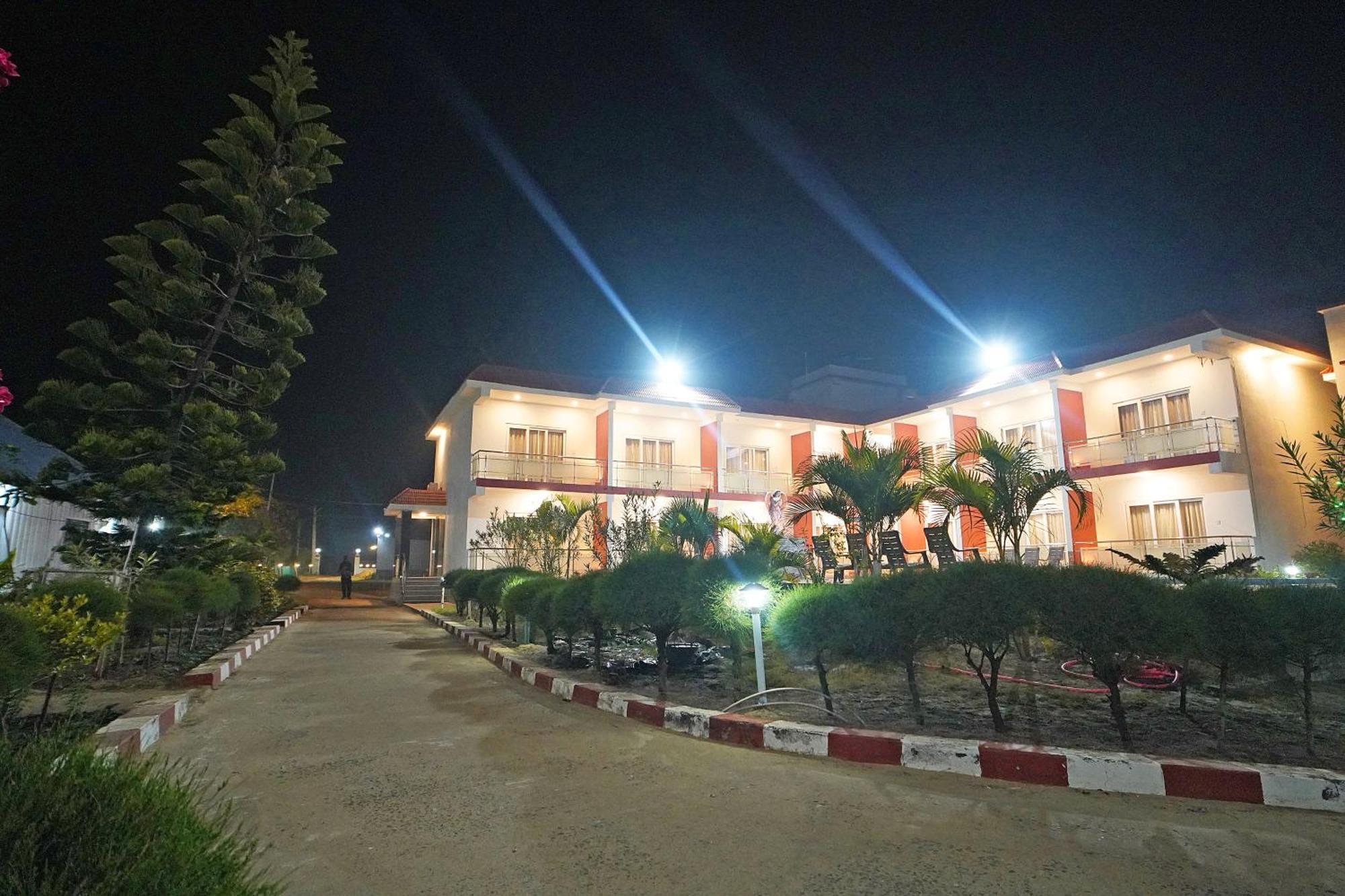Santiniketan Hotel And Resort !! On Beach Family Resort !! 曼达莫尼 外观 照片
